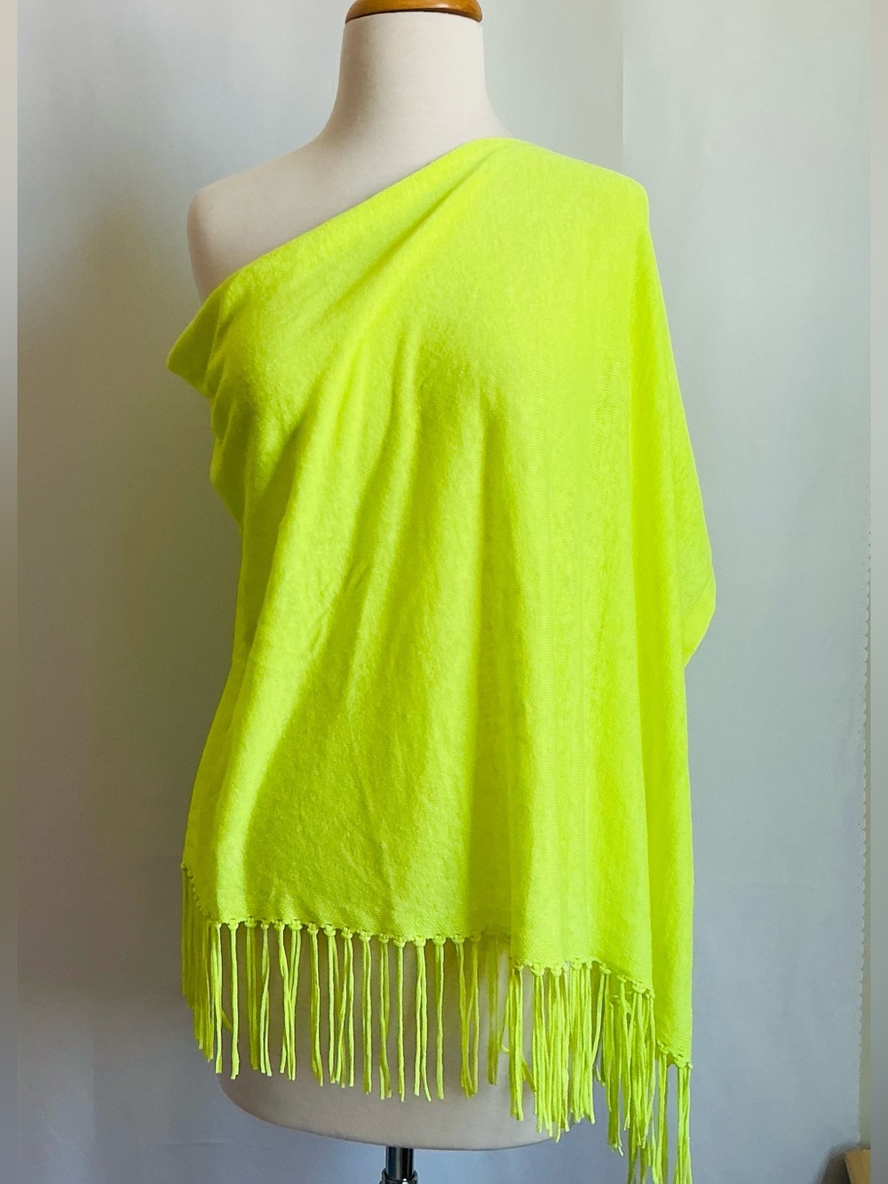 Lilly Pulitzer Neon Yellow /Chartreuse Linen Fringe Poncho Wrap Shawl One Size